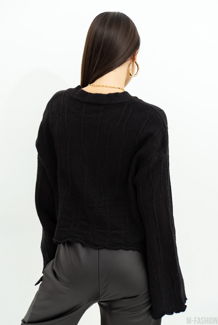 Черный свитер с расклешенными рукавами- Фото 3
