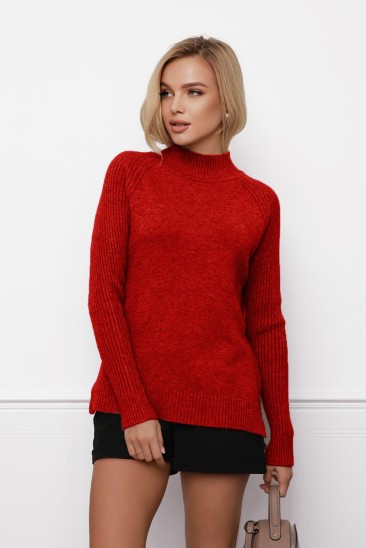 Красный шерстяной свитер с фактурными вставками