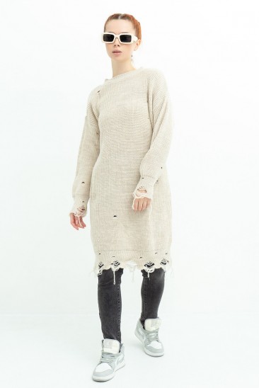 Бежевый длинный свитер-платье с перфорацией