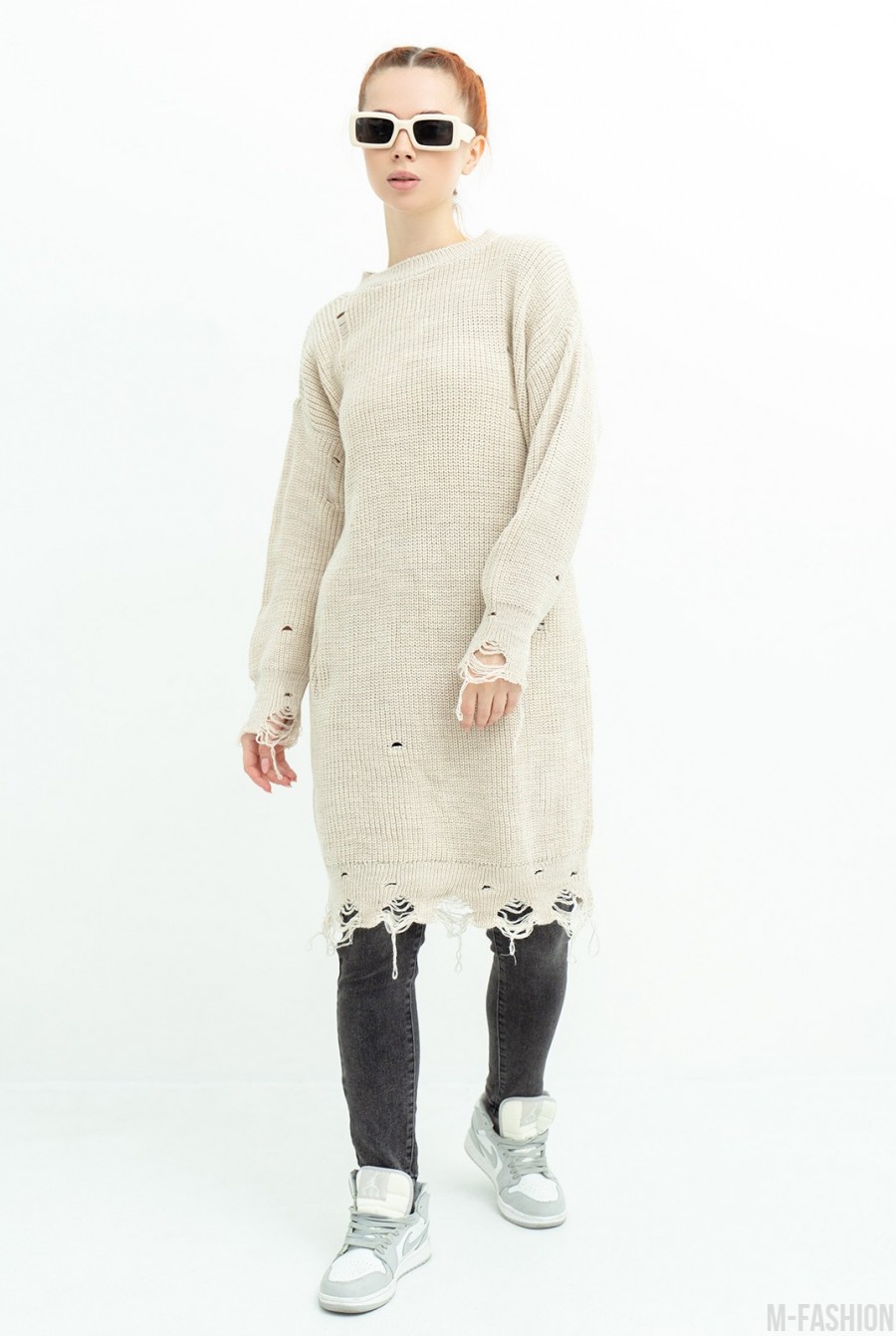 Бежевый длинный свитер-платье с перфорацией - Фото 1