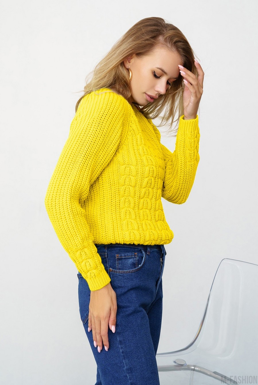 Желтый вязаный свитер с аранами- Фото 2