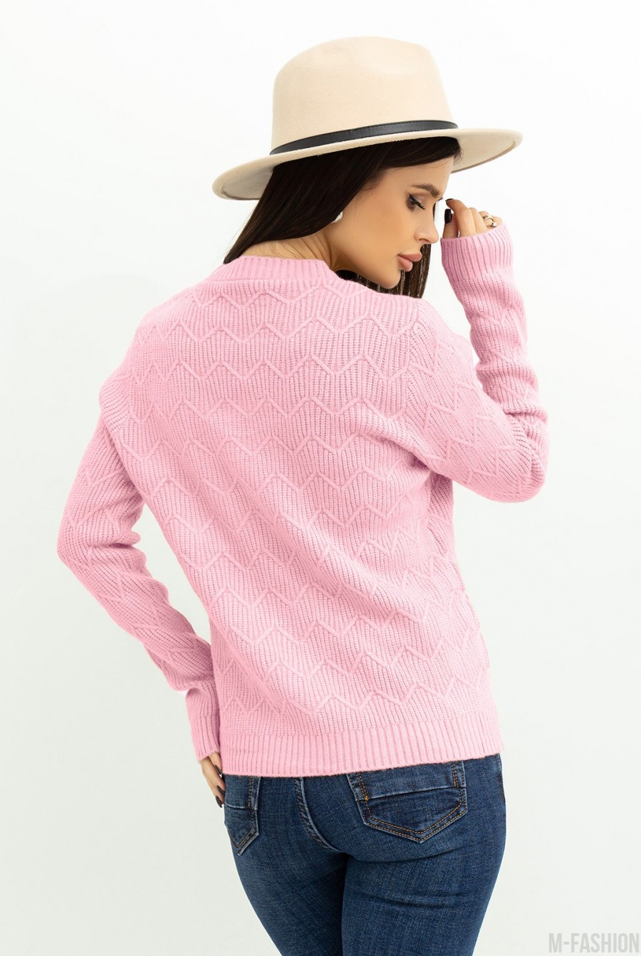 Розовый мягкий свитер с вязаными узорами- Фото 3