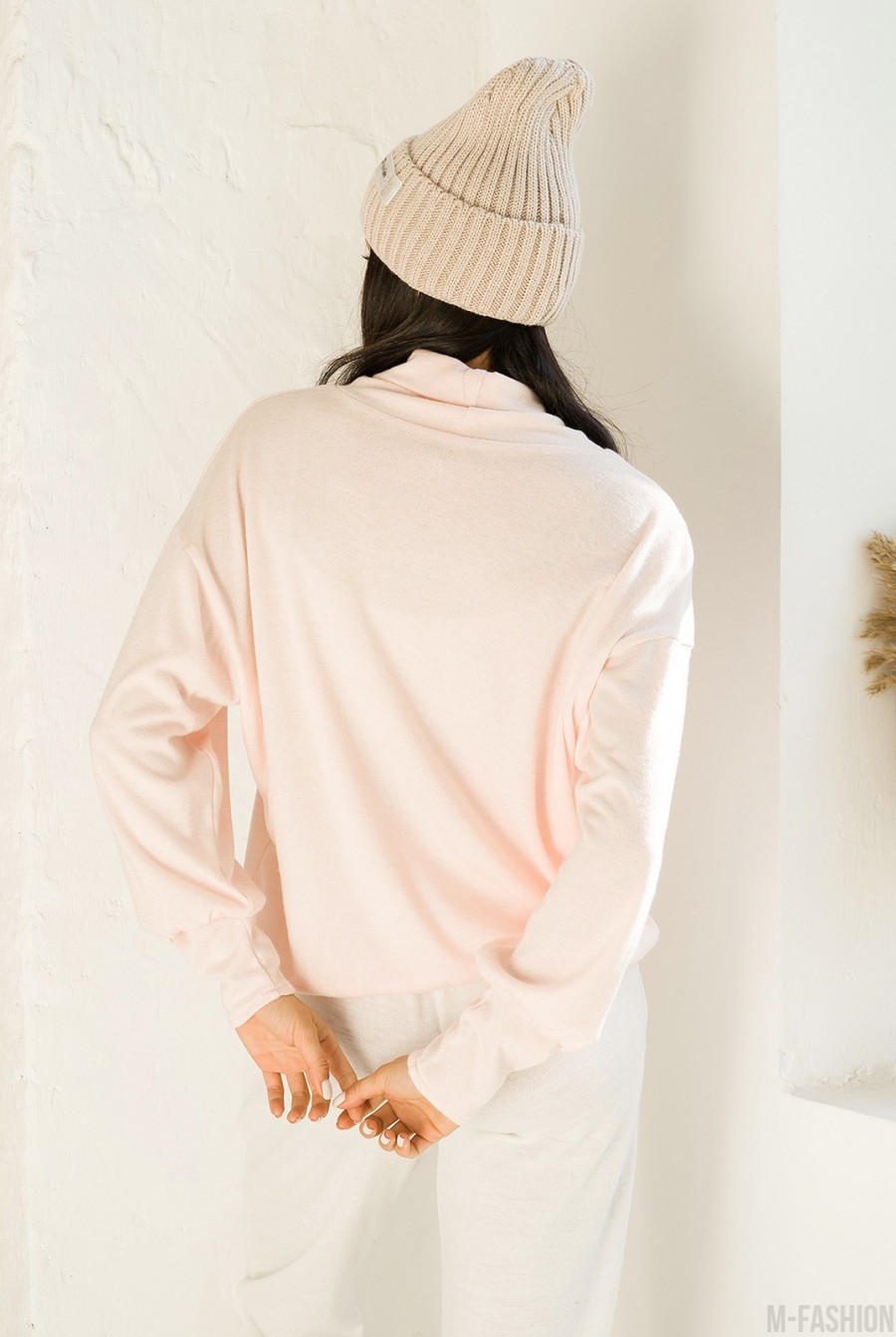 Розовый ангоровый свитер с хомутом- Фото 3