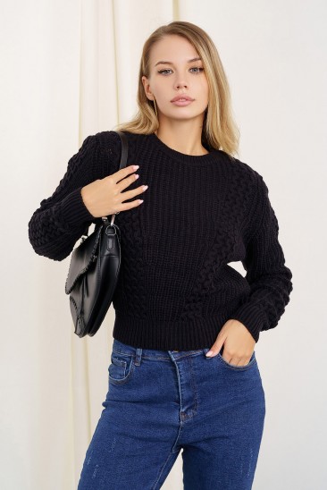 Черный свитер объемной вязки