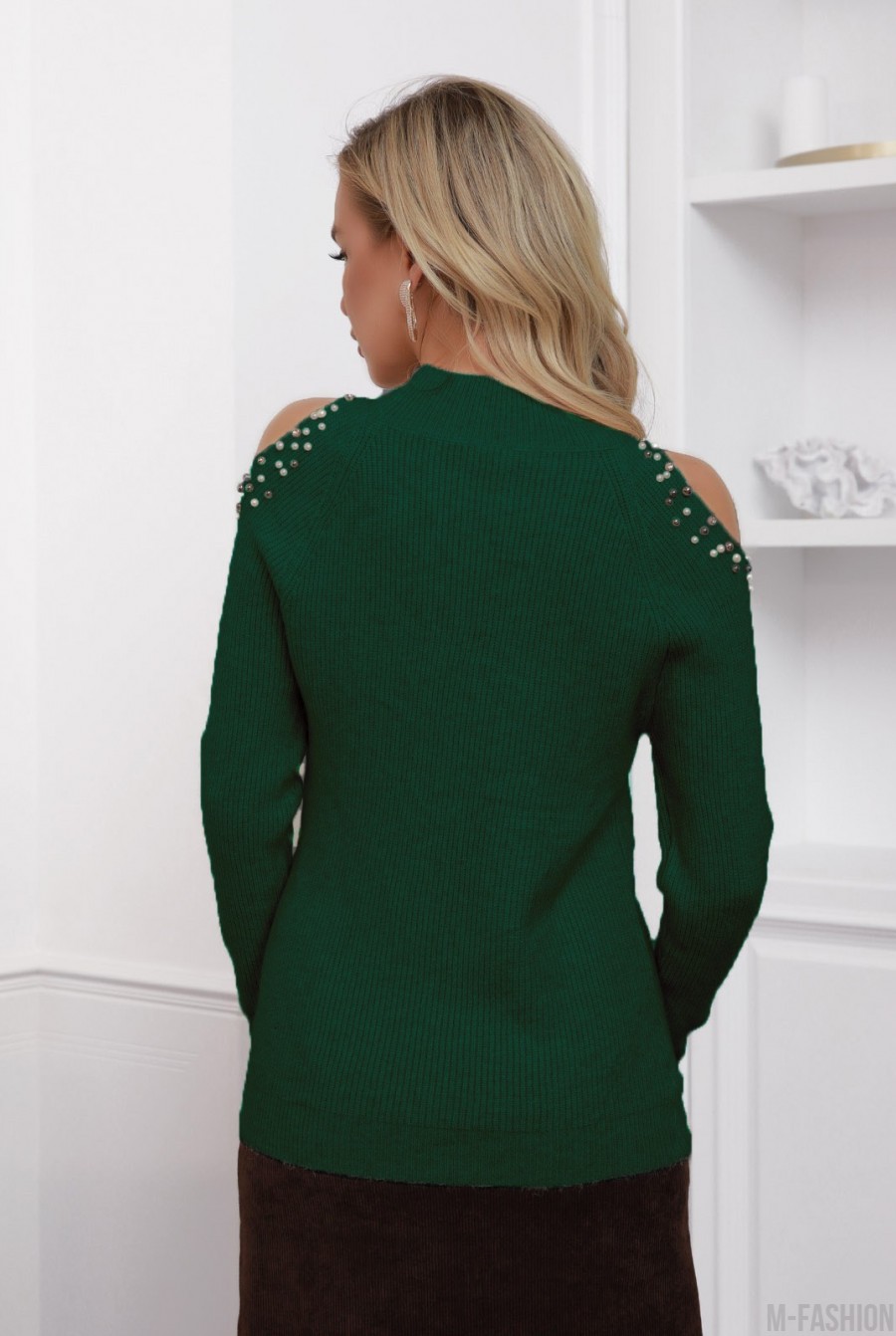 Зеленый вязаный свитер с вырезами на плечах- Фото 3