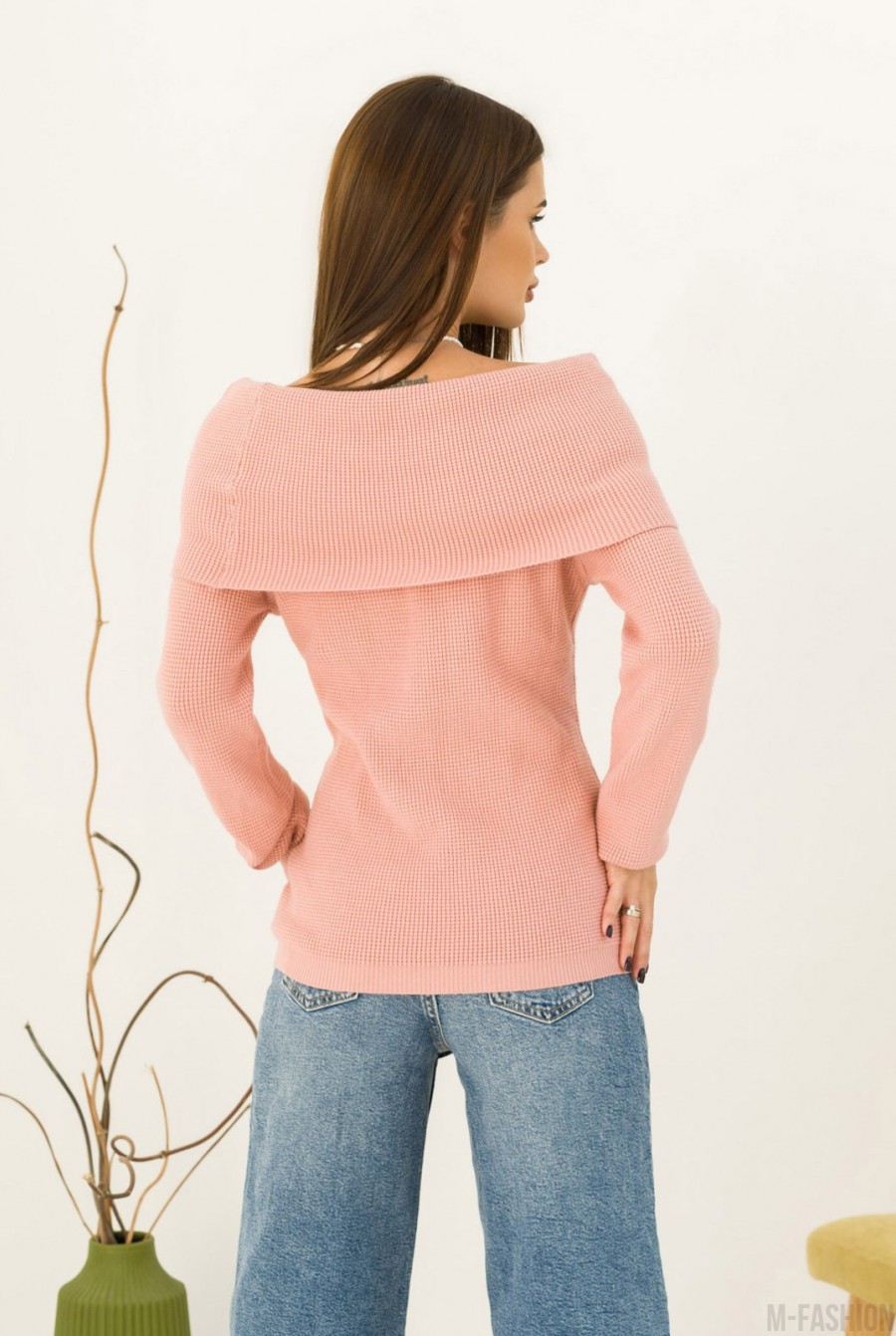 Розовый ангоровый вязаный свитер с отворотом- Фото 3