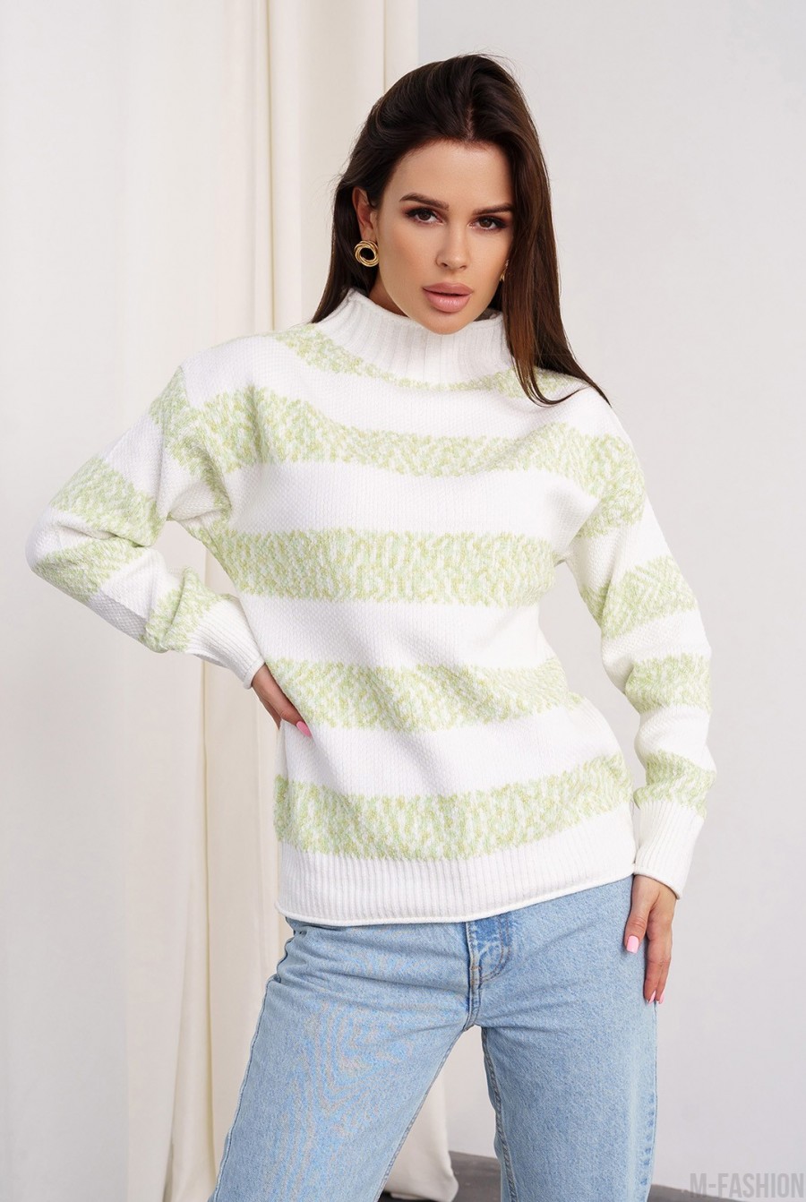 Бело-мятный теплый свитер с полосками - Фото 1