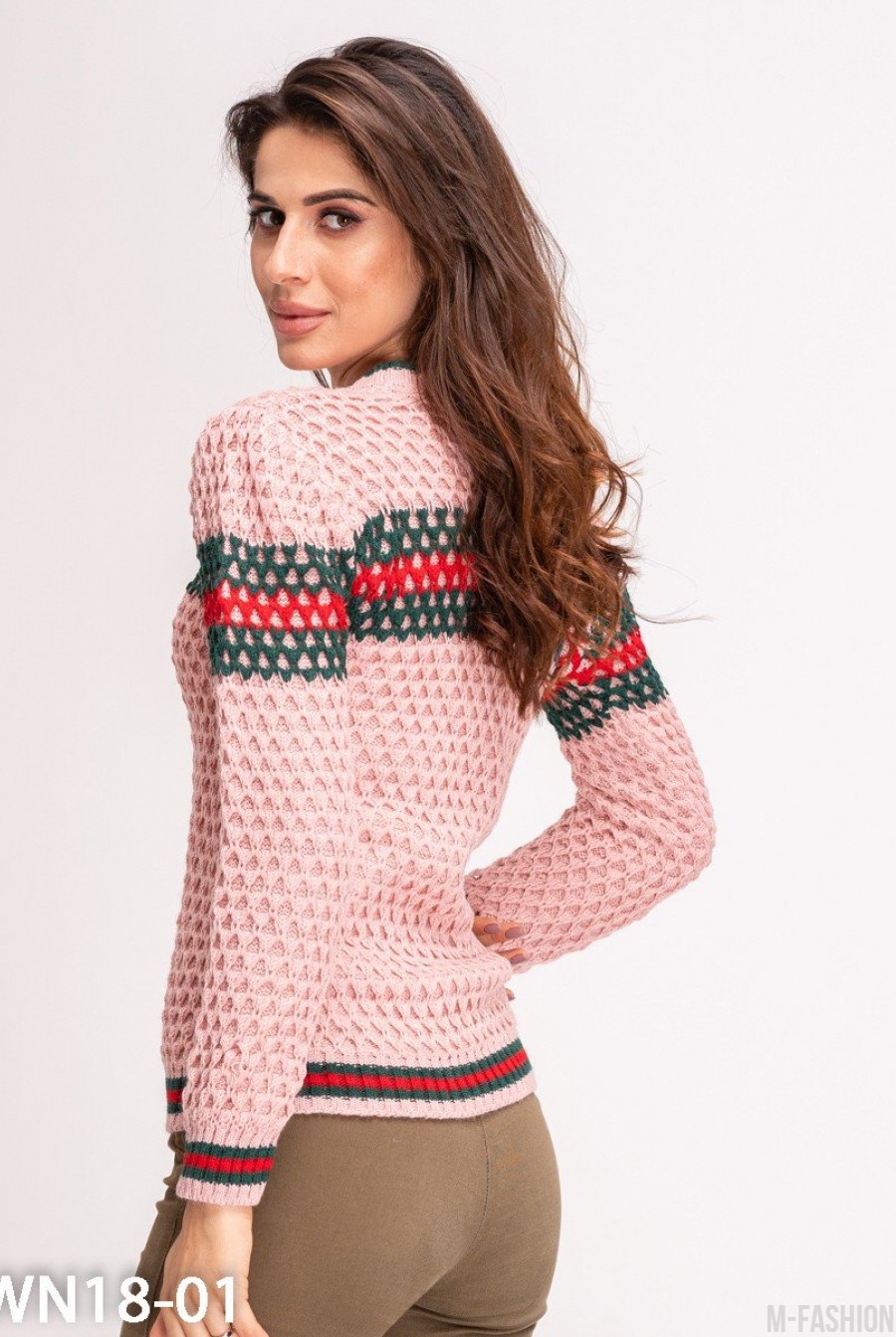 Розовый шерстяной свитер объемной вязки с цветным декором- Фото 3