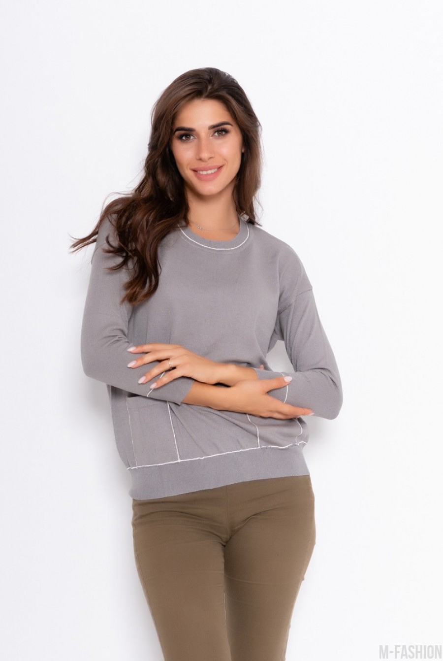Серый эластичный свитер с карманами - Фото 1