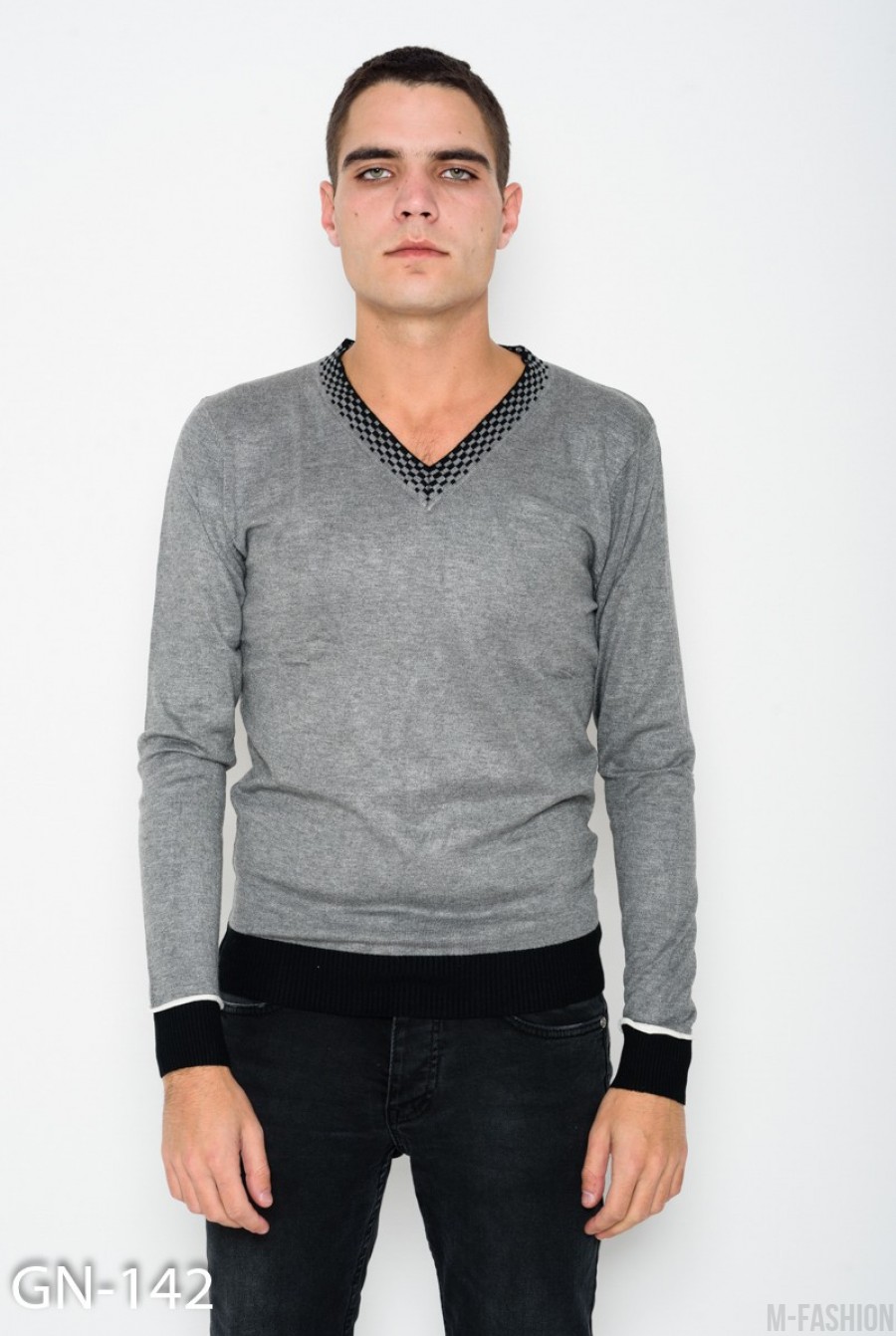 Серый классический ангоровый свитер с клетчатой V-образной манжеткой на горловине - Фото 1