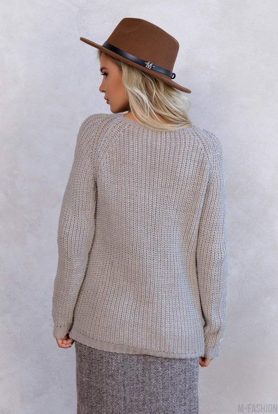 Светло-серый вязаный свитер из шерсти с люрексом- Фото 3