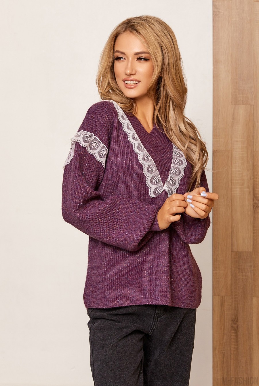Фиолетовый шерстяной пуловер с кружевом - Фото 1
