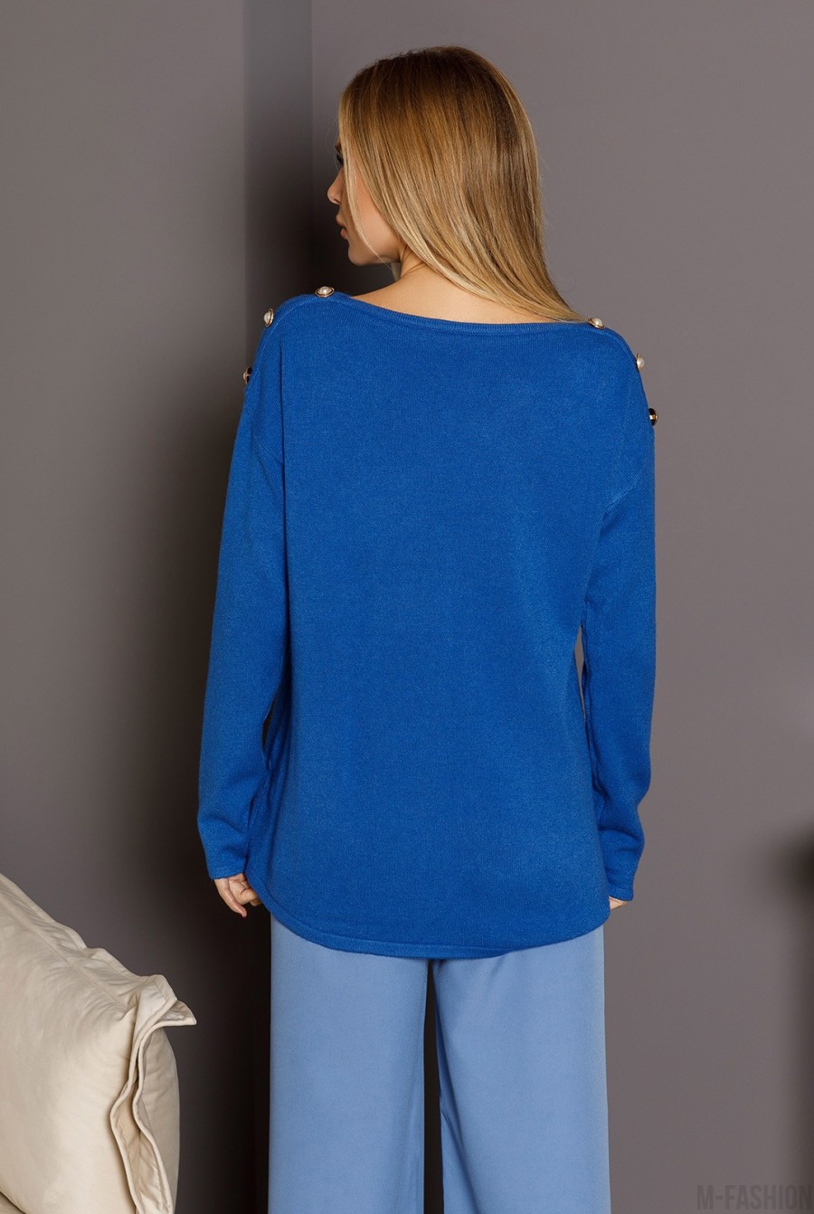 Синий ангоровый свитер с пуговицами на плечах- Фото 3