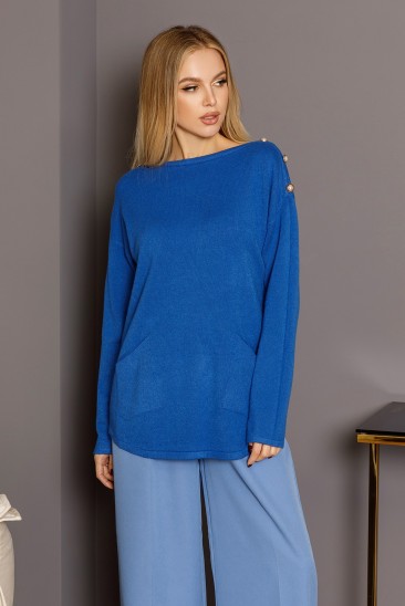 Синий ангоровый свитер с пуговицами на плечах