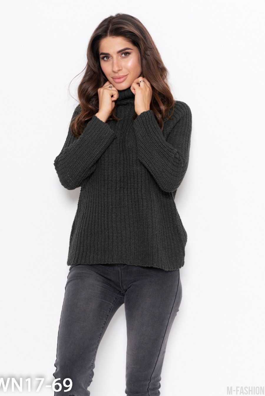 Черный вязаный свитер с высоким горлом - Фото 1