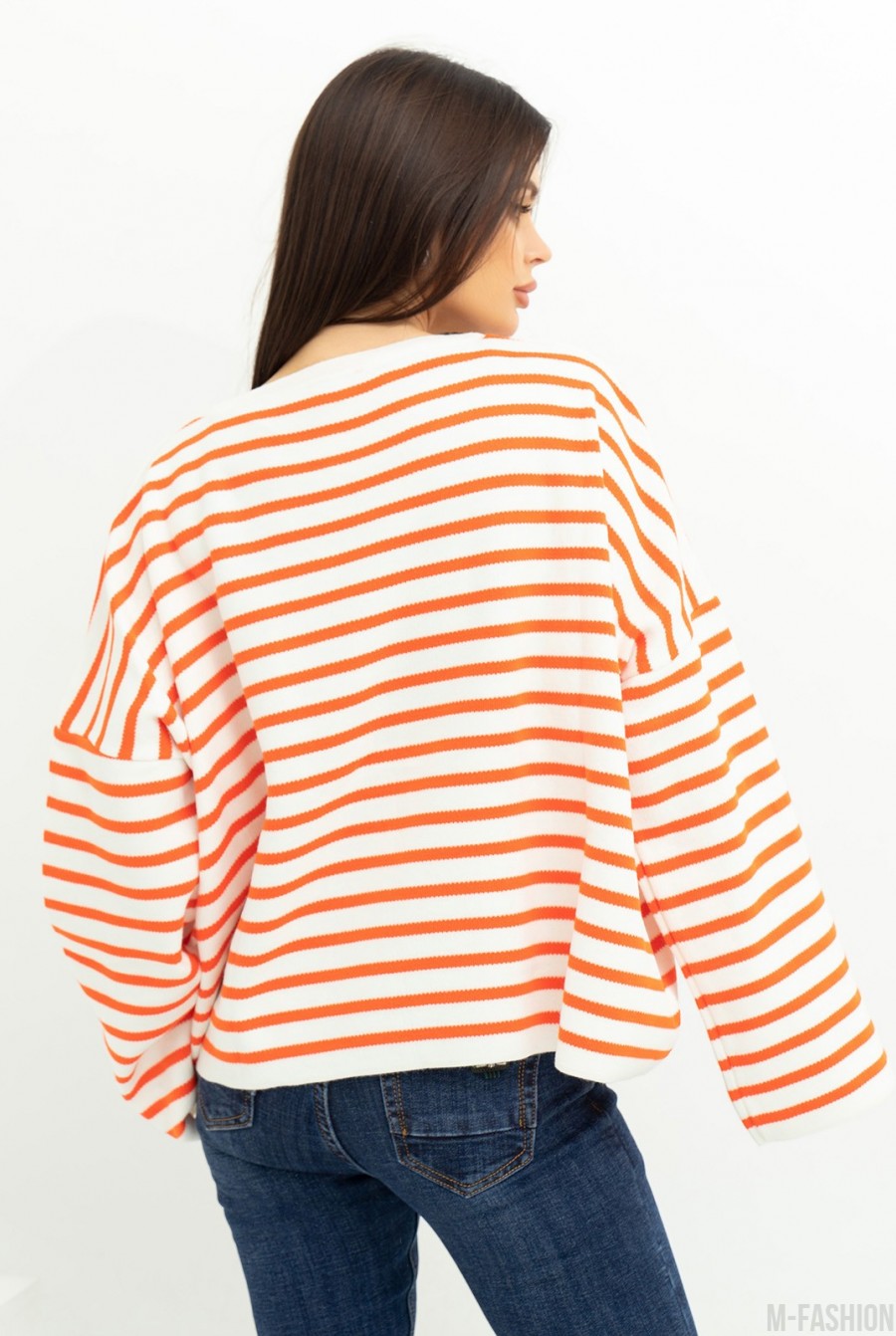 Бело-оранжевый полосатый свитер- Фото 3
