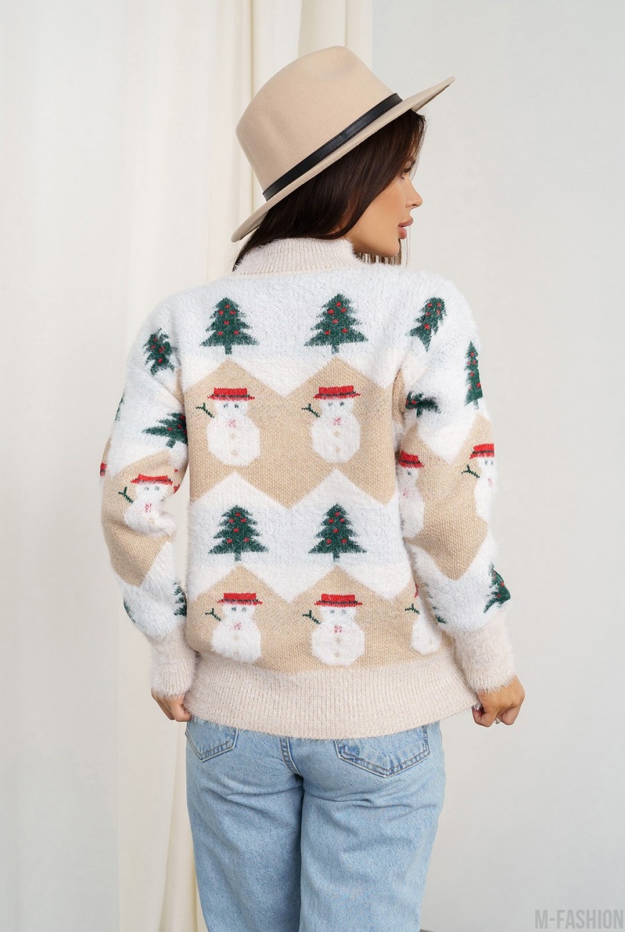 Мохеровый бежевый теплый свитер со снеговиками- Фото 3