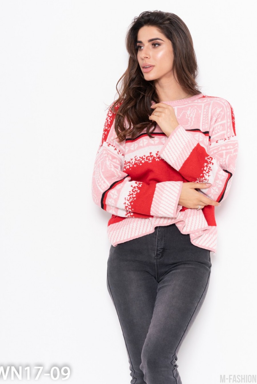 Розовый свитер с контрастным вязаным узором - Фото 1