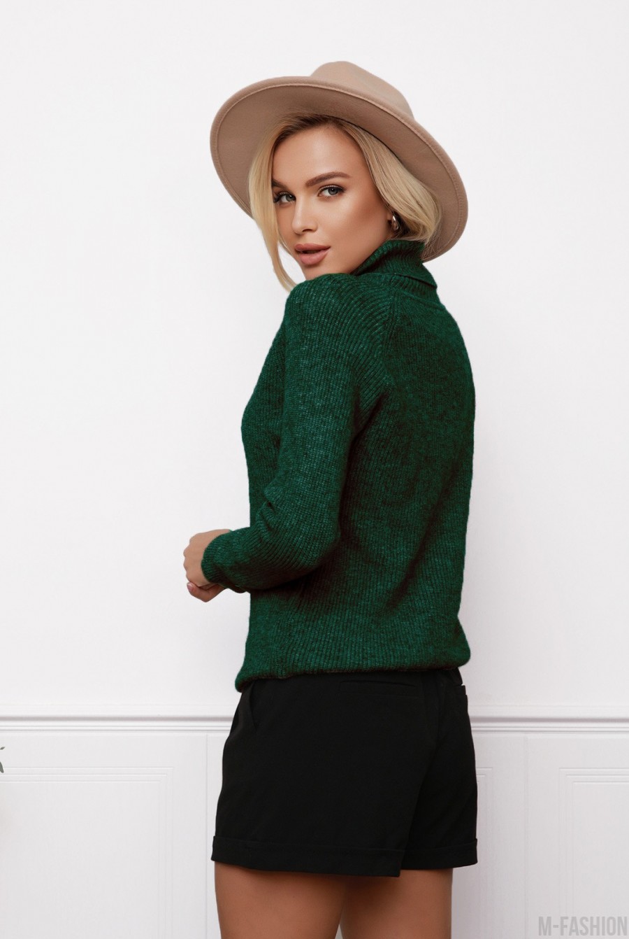 Зеленый фактурный вязаный свитер с высоким горлом- Фото 3