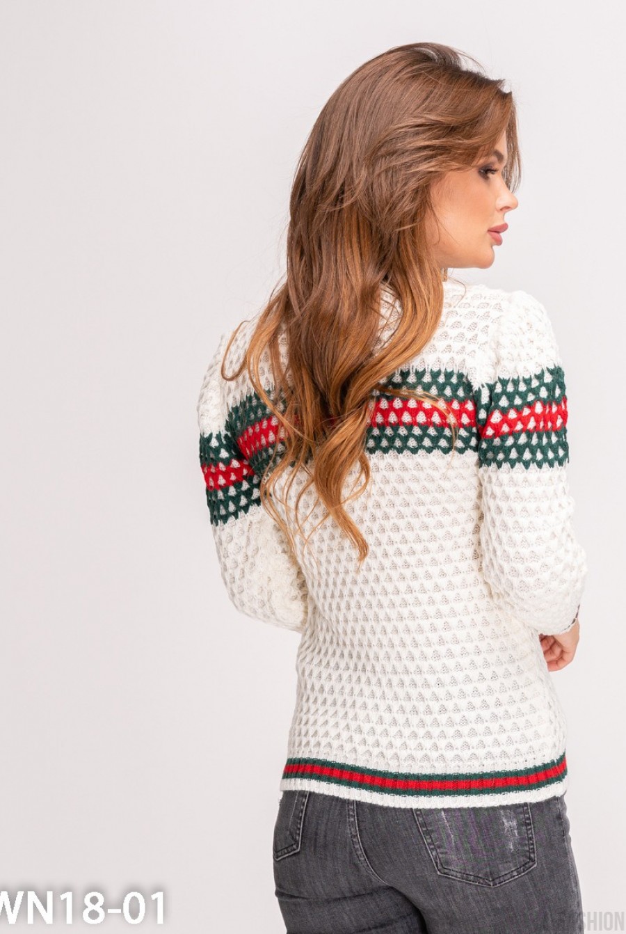 Белый шерстяной свитер объемной вязки с цветным декором- Фото 3