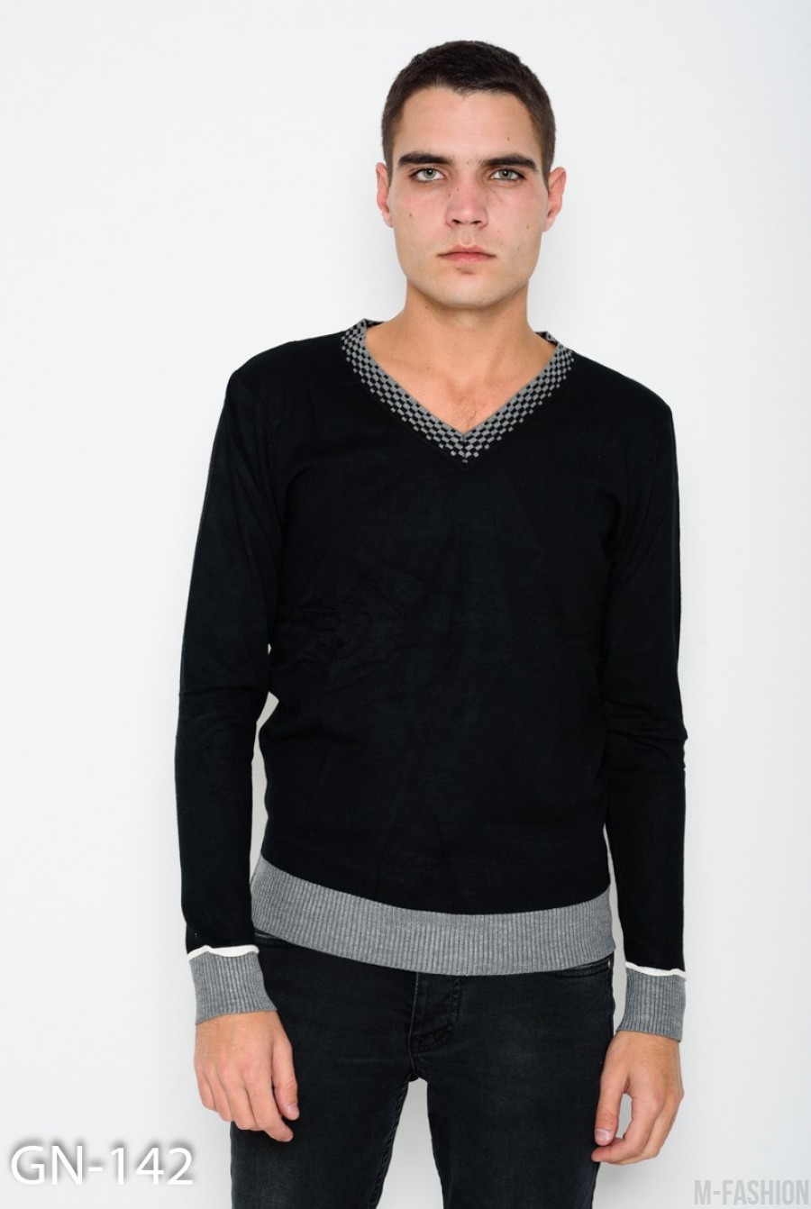 Черный классический ангоровый свитер с клетчатой V-образной манжеткой на горловине - Фото 1