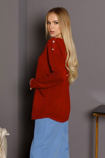 Красный ангоровый свитер с пуговицами на плечах