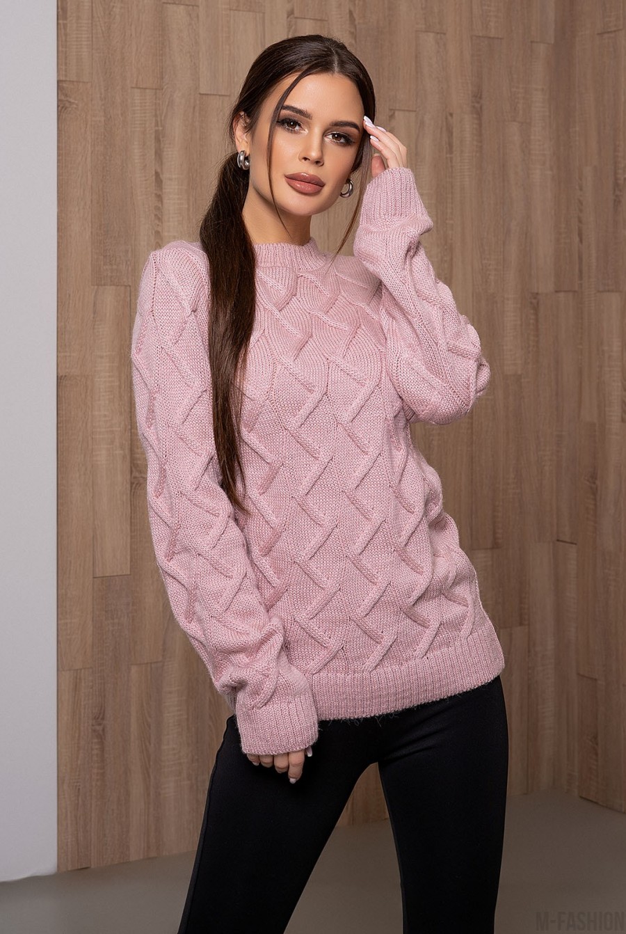 Розовый шерстяной свитер объемной комбинированной вязки - Фото 1