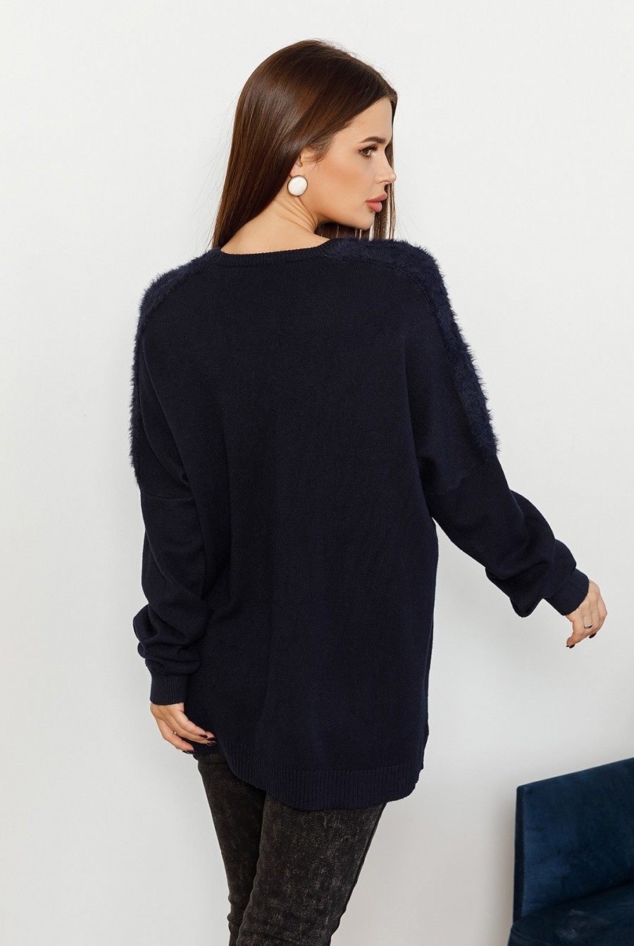 Темно-синий ангоровый свободный свитер с вставками- Фото 3