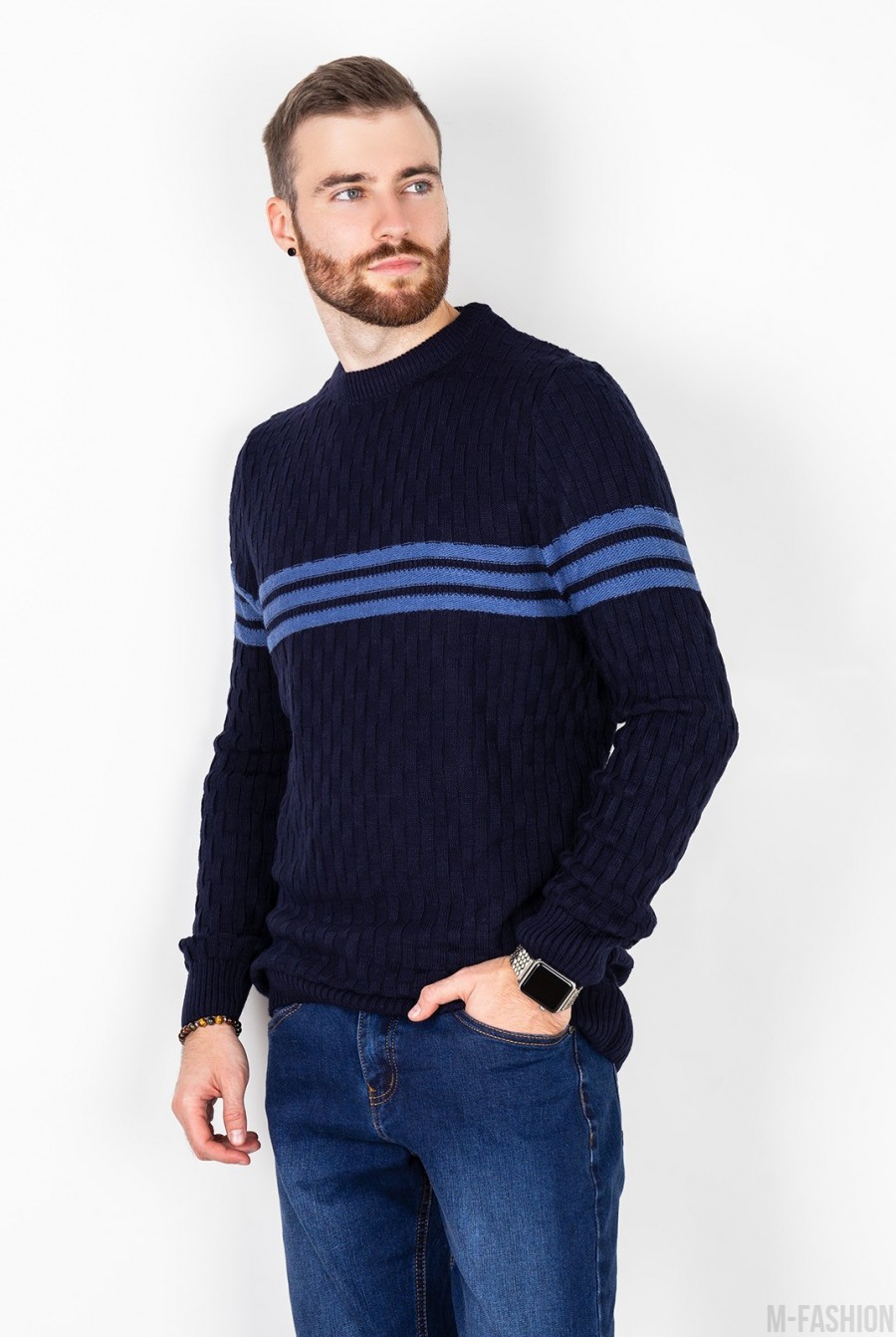 Темно-синий вязаный свитер с горизонтальными полосками- Фото 2