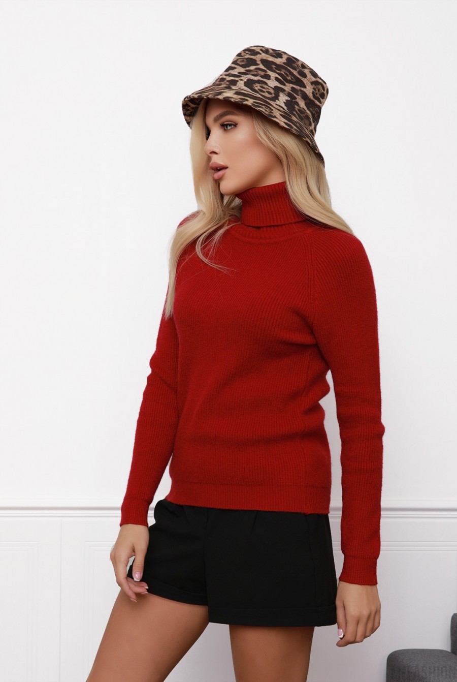Красный фактурный вязаный свитер с высоким горлом- Фото 2