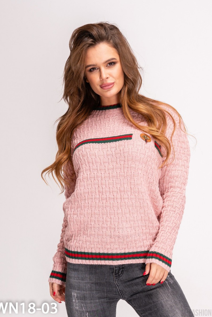 Розовый шерстяной вязаный свитер с полосками и брошью - Фото 1
