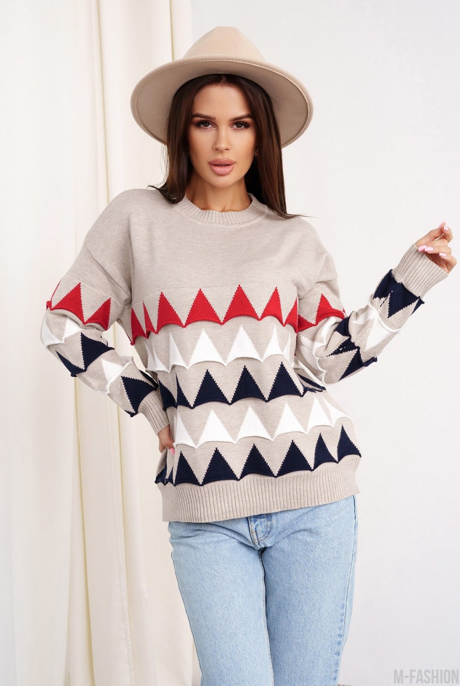 Бежевый вязаный свитер с объемными треугольниками - Фото 1