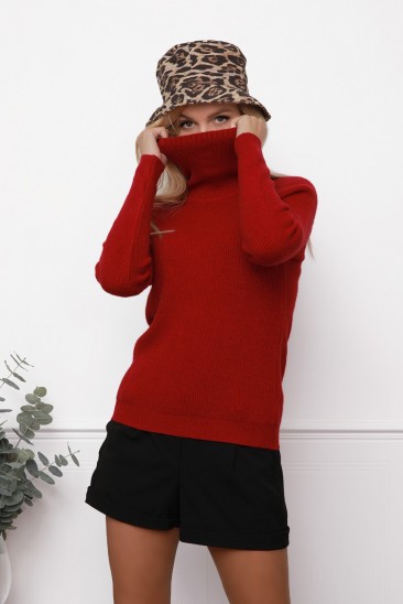 Красный фактурный вязаный свитер с высоким горлом
