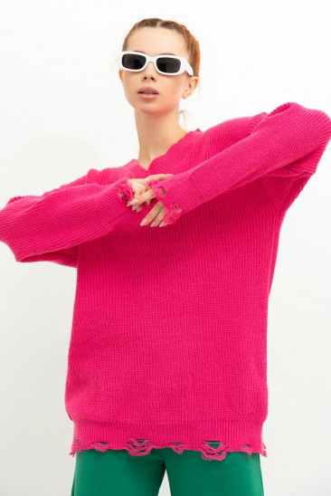 Малиновый вязаный пуловер с перфорацией