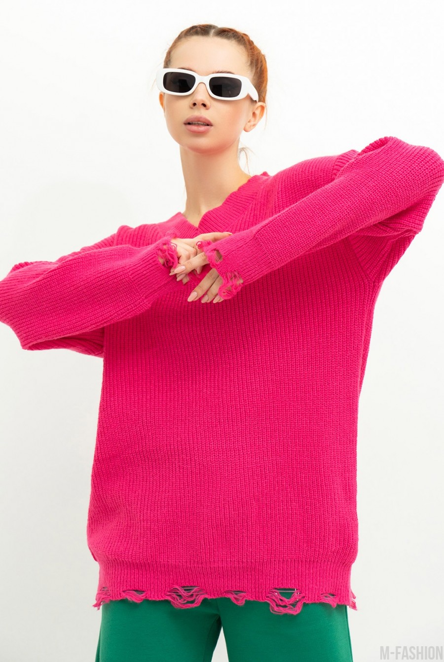 Малиновый вязаный пуловер с перфорацией - Фото 1