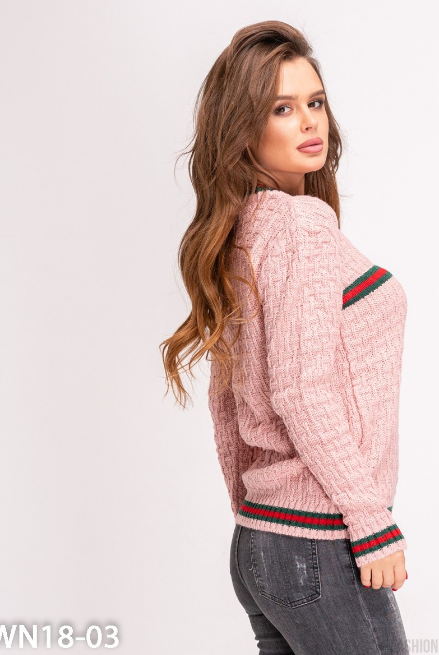 Розовый шерстяной вязаный свитер с полосками и брошью- Фото 2