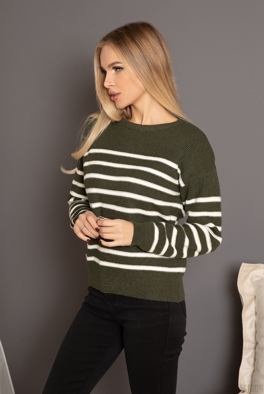 Вязаный полосатый свитер цвета хаки с люрексом- Фото 2