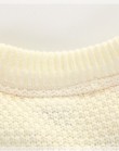 Белый теплый свитер в полоску с пуговицами на плече