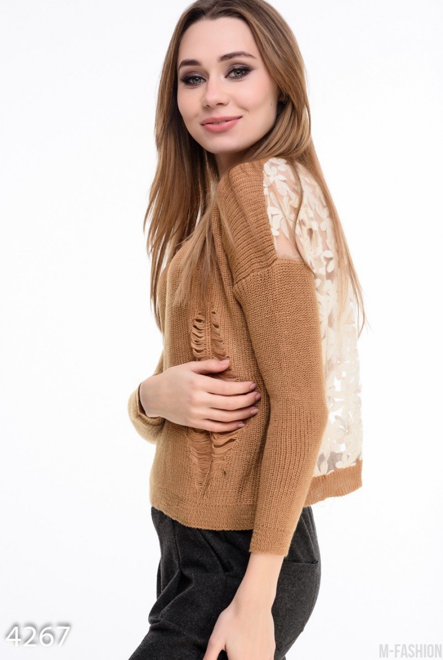 Горчичный свободный свитер с полупрозрачной цветочной вставкой- Фото 2
