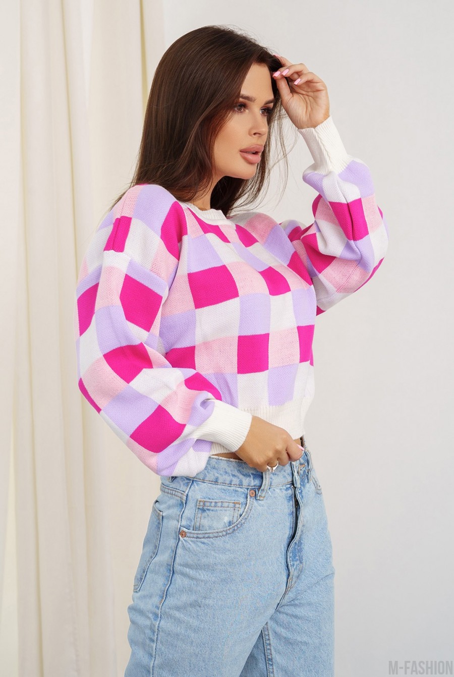 Объемный свитер с розово-сиреневыми клетками- Фото 2