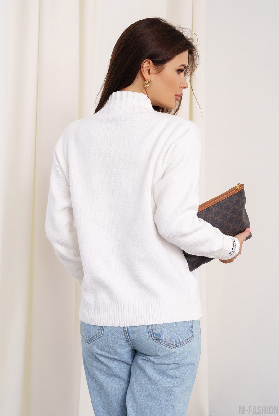 Вязаный теплый свитер-травка белого цвета- Фото 3
