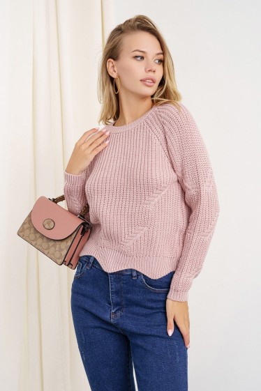 Розовый вязаный свитер с фигурным низом