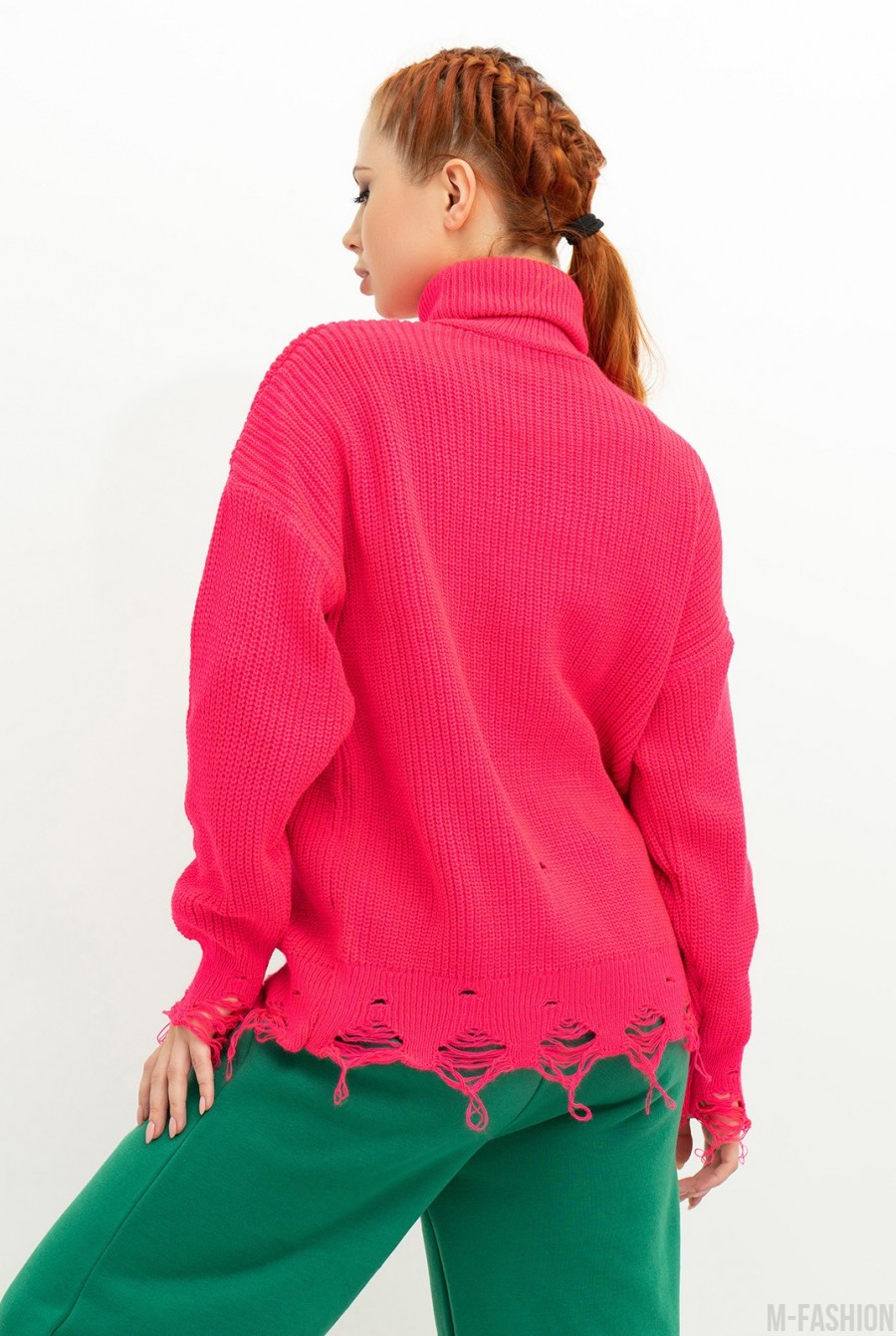 Малиновый удлиненный свитер с высоким горлом и перфорацией- Фото 3