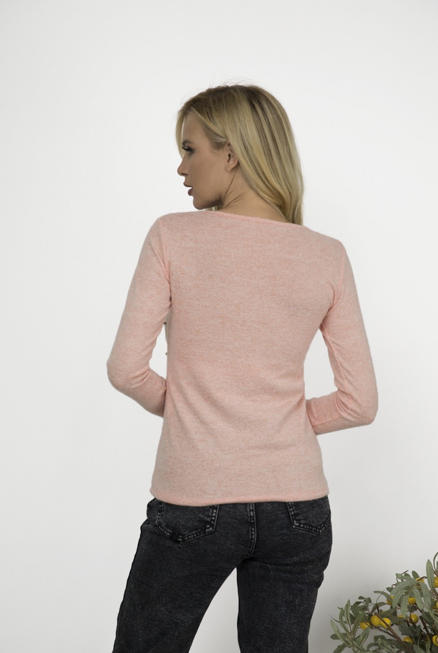 Персиковый ангоровый свитер с бусинами- Фото 3