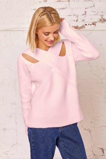 Розовый шерстяной свитер с фигурной горловиной