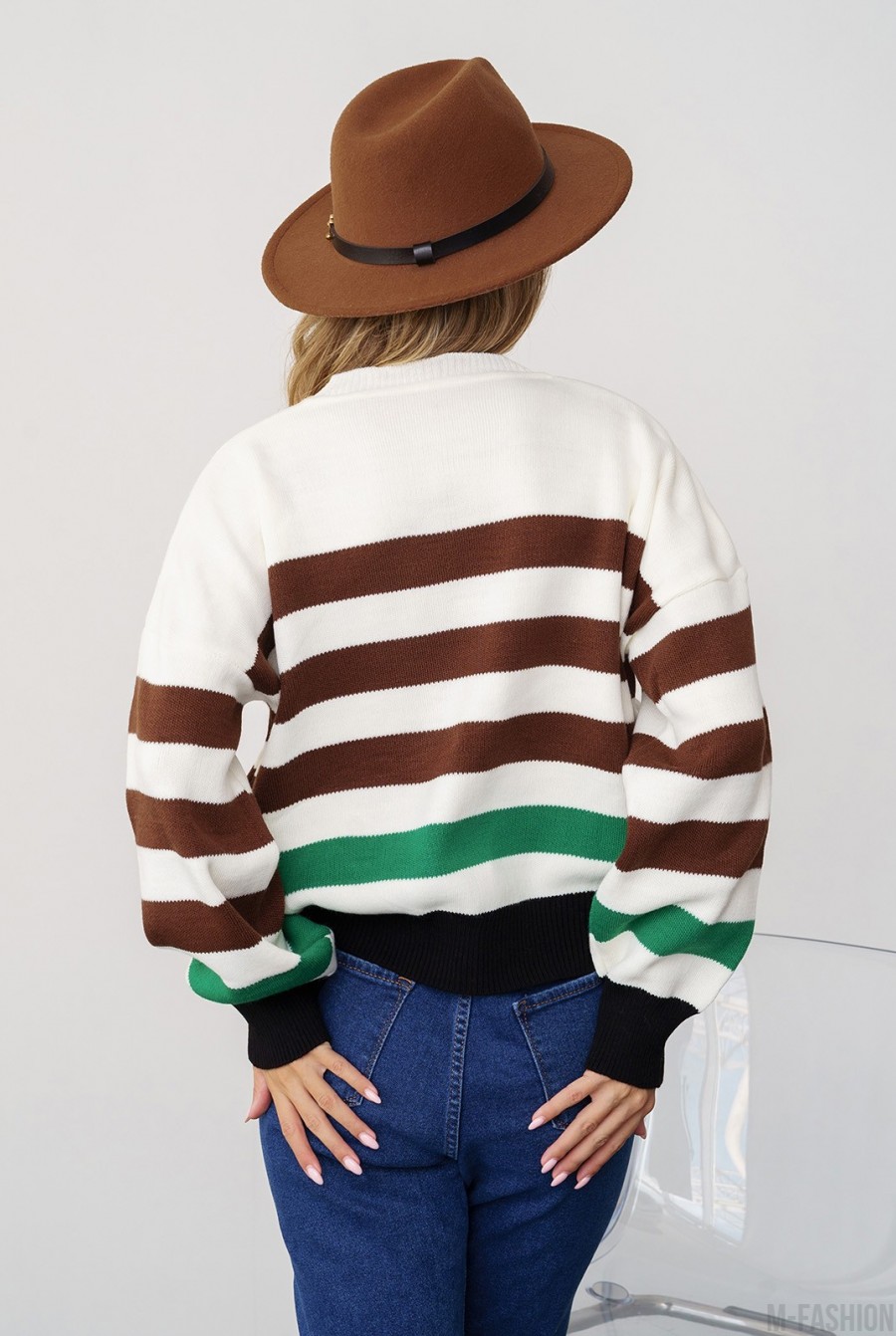 Белый свитер с зелено-коричневыми полосками- Фото 3