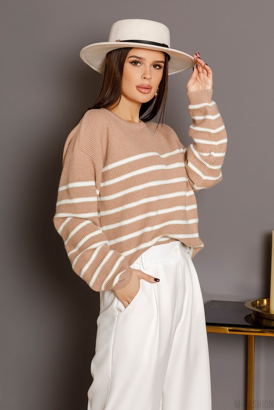 Бежево-белый вязаный полосатый свитер с люрексом- Фото 2