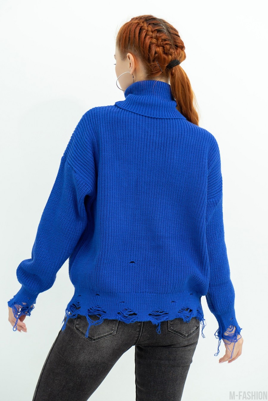 Синий удлиненный свитер с высоким горлом и перфорацией- Фото 3