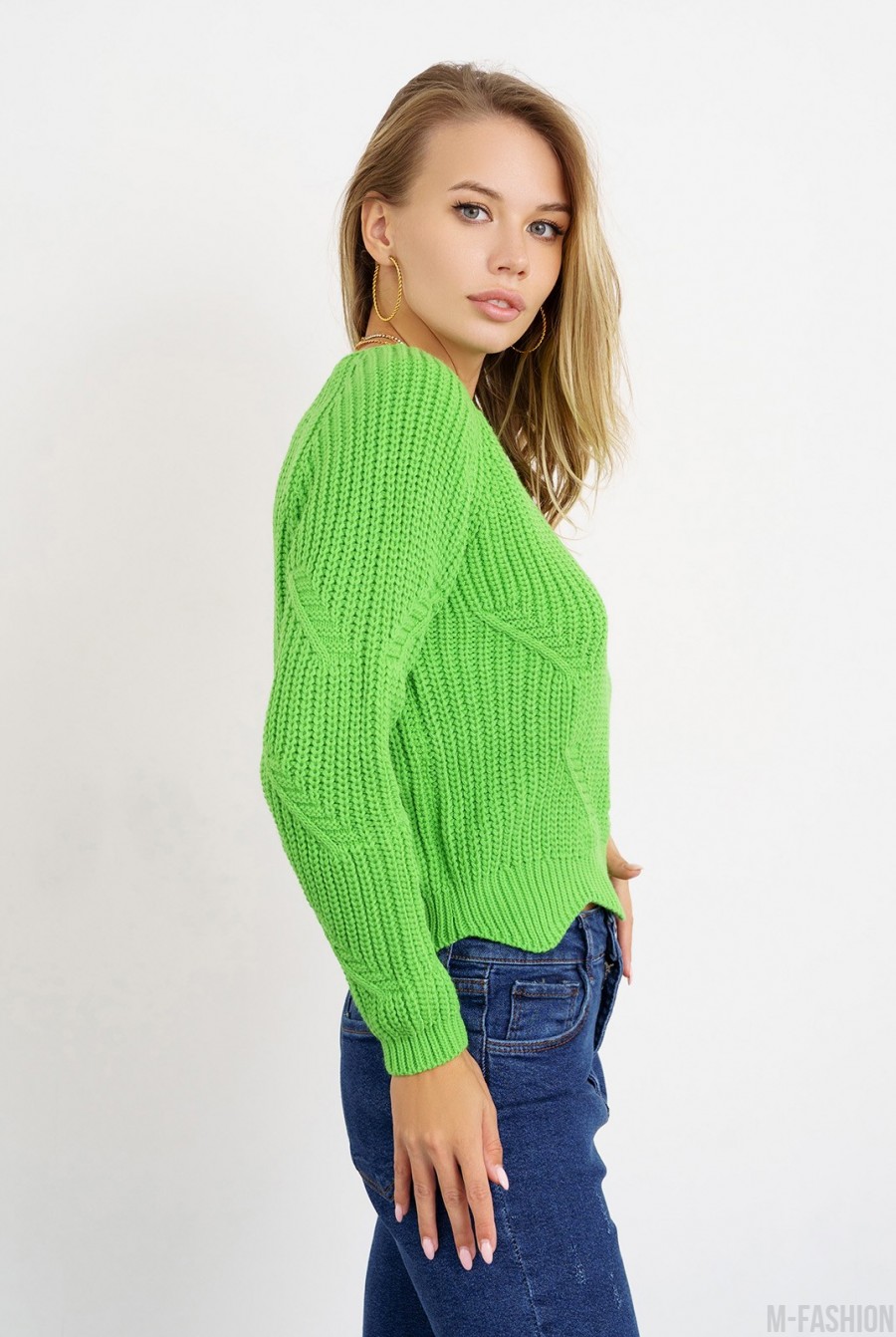 Салатовый вязаный свитер с фигурным низом- Фото 2