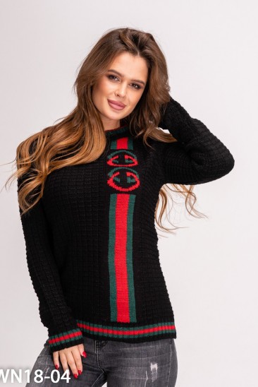 Черный свитер с красно-зеленым узором